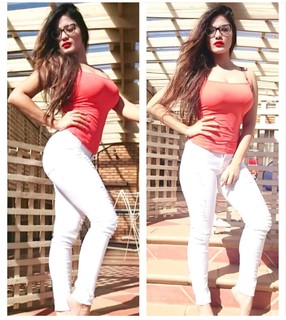 Ketika Sharma feet photo 2