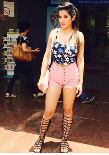 Ketika Sharma feet photo 15