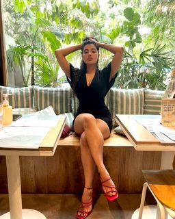 Ketika Sharma feet photo 19