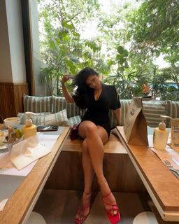 Ketika Sharma feet photo 17