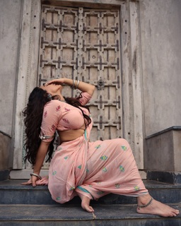 Ketika Sharma feet photo 7