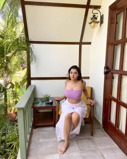 Ketika Sharma feet photo 3