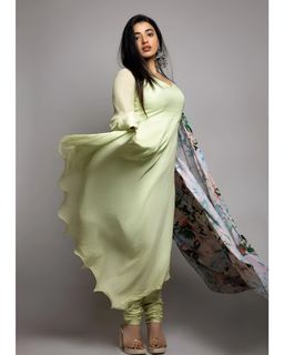 Ketika Sharma feet photo 12