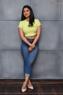 Ketika Sharma feet photo 11