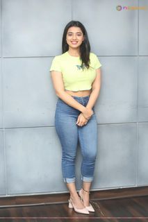Ketika Sharma feet photo 8