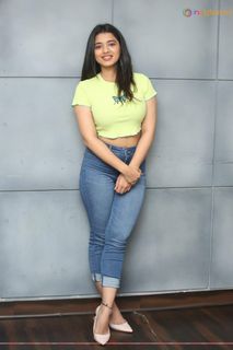Ketika Sharma feet photo 5