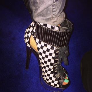 Keyshia Cole feet photo thumbnail