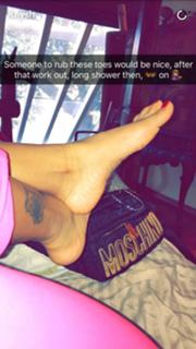 Keyshia Cole feet photo thumbnail