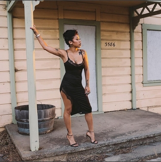 Keyshia Cole feet photo thumbnail