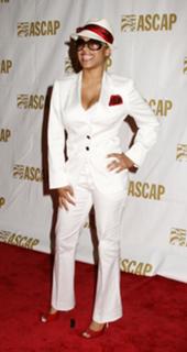 Keyshia Cole feet photo thumbnail