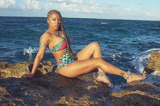 Keyshia Cole feet photo thumbnail