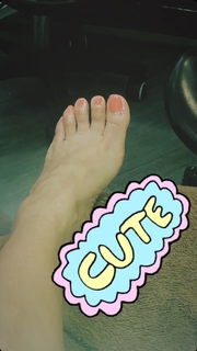 Keyshia Cole feet photo thumbnail