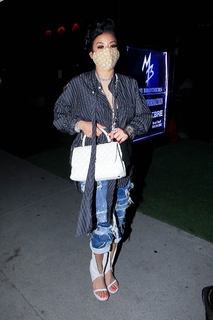 Keyshia Cole feet photo thumbnail