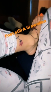Keyshia Cole feet photo thumbnail