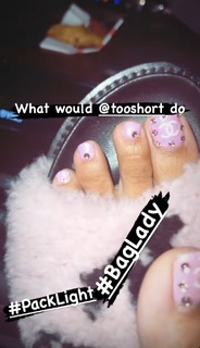 Keyshia Cole feet photo thumbnail