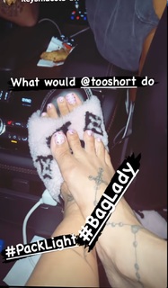 Keyshia Cole feet photo thumbnail