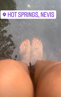 Keyshia Cole feet photo thumbnail