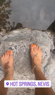 Keyshia Cole feet photo thumbnail