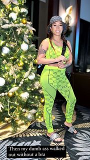 Keyshia Cole feet photo thumbnail