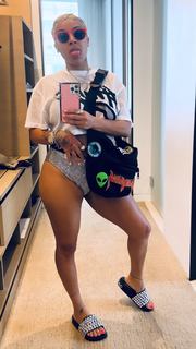 Keyshia Cole feet photo thumbnail