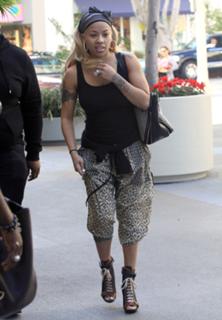 Keyshia Cole feet photo thumbnail
