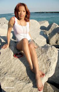 Keyshia Cole feet photo thumbnail