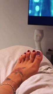 Keyshia Cole feet photo thumbnail