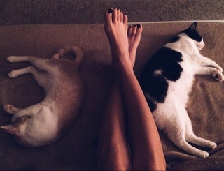 Khalyla Kuhn feet photo thumbnail