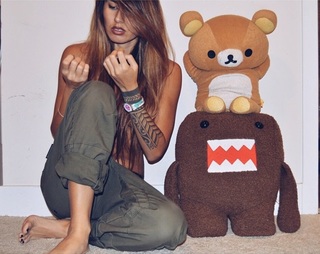 Khalyla Kuhn feet photo thumbnail