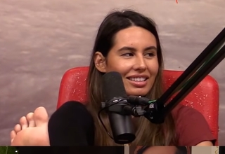 Khalyla Kuhn feet photo thumbnail