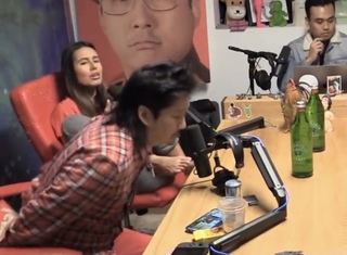 Khalyla Kuhn feet photo thumbnail