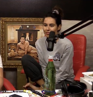 Khalyla Kuhn feet photo thumbnail