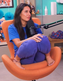 Khalyla Kuhn feet photo thumbnail