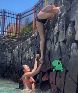 Khalyla Kuhn feet photo thumbnail