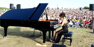 Khatia Buniatishvili feet photo 9