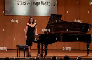 Khatia Buniatishvili feet photo 1