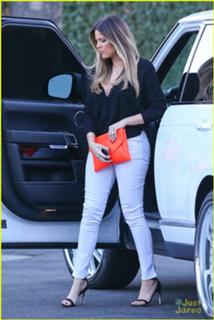 Khloé Kardashian feet photo thumbnail