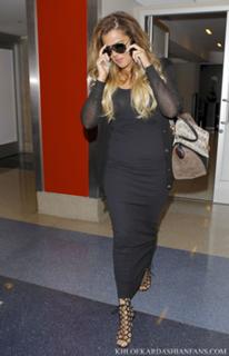 Khloé Kardashian feet photo thumbnail