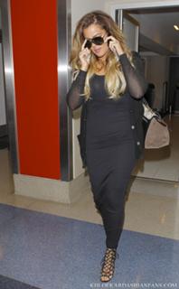 Khloé Kardashian feet photo thumbnail