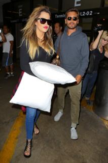 Khloé Kardashian feet photo thumbnail