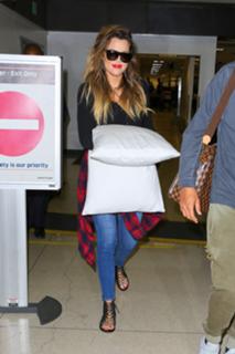 Khloé Kardashian feet photo thumbnail