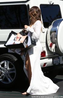 Khloé Kardashian feet photo thumbnail