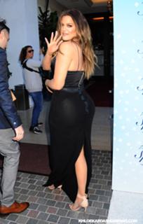 Khloé Kardashian feet photo thumbnail