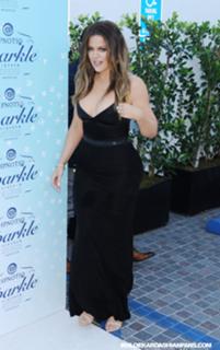 Khloé Kardashian feet photo thumbnail