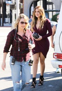 Khloé Kardashian feet photo thumbnail