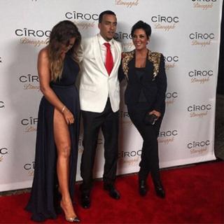 Khloé Kardashian feet photo thumbnail