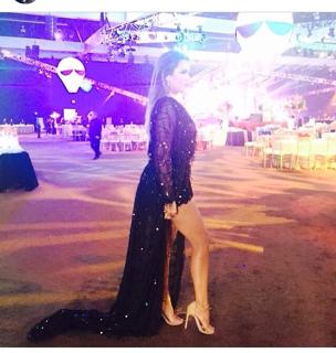 Khloé Kardashian feet photo thumbnail