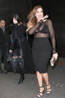 Khloé Kardashian feet photo thumbnail