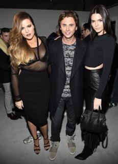 Khloé Kardashian feet photo thumbnail