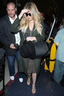 Khloé Kardashian feet photo thumbnail